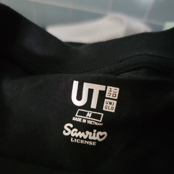 Sanrio Hello Kitty x Uniqlo Graphic Tee Collab - Picture 4 of 4